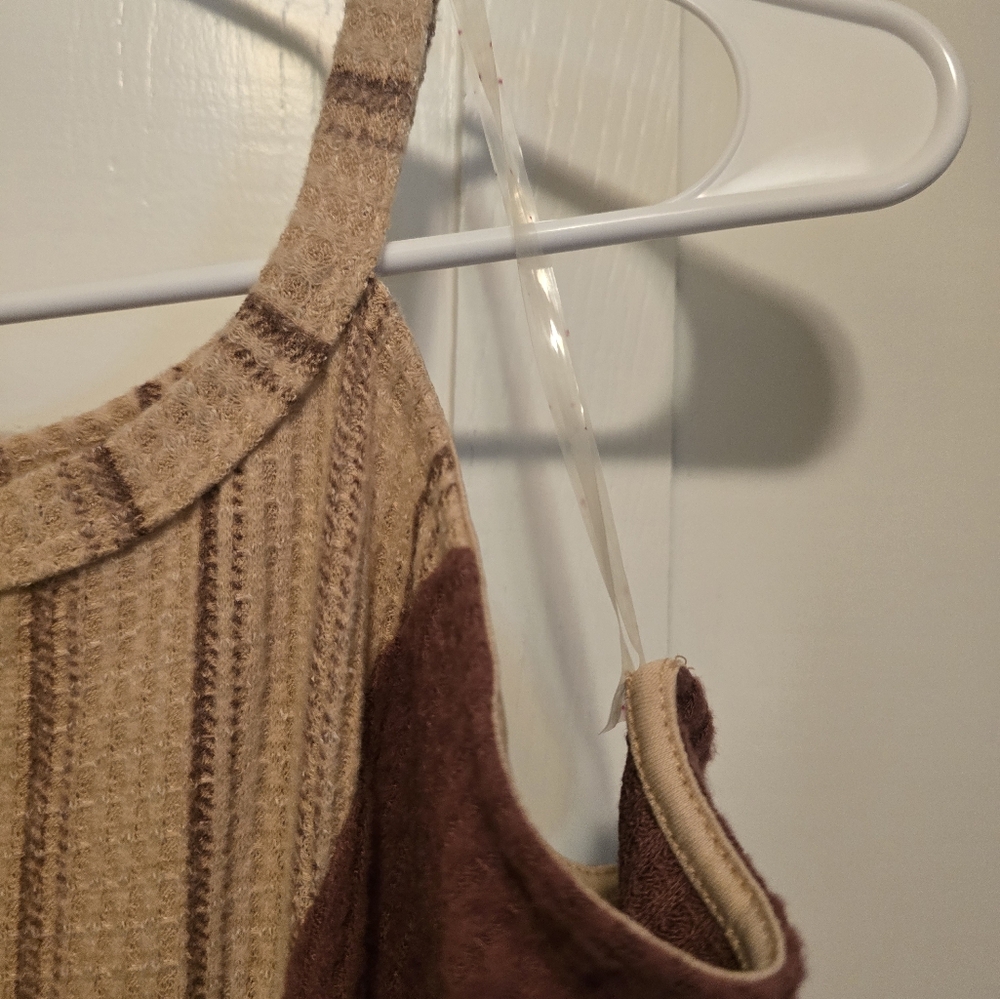 Cold Shoulder Top - Picture 2 of 5